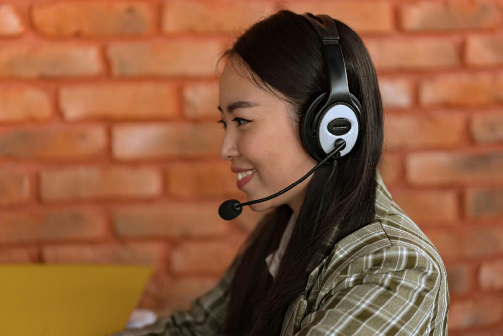 Virtual assistant organizing tasks on a digital calendar and project management software.